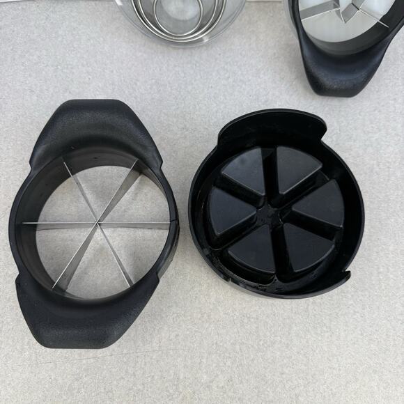 Pampered Chef Lot of‎ 3 Veggie Wedger Mango Wedger Biscuit Cutting Set Retired - Picture 4 of 13